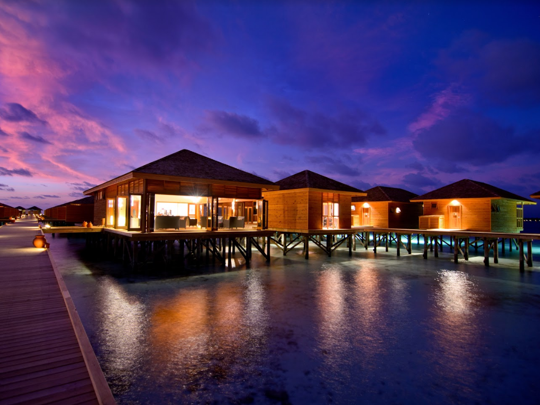 Vilamendhoo Island Resort & Spa 2