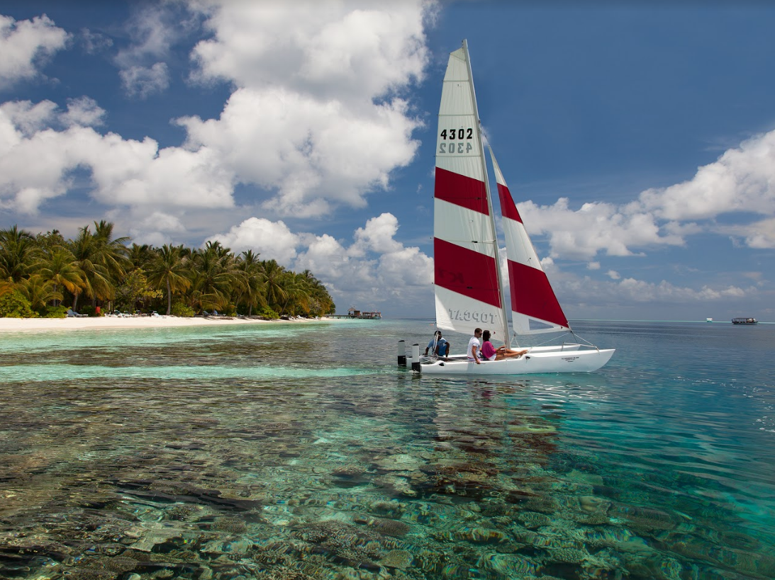 Vilamendhoo Island Resort & Spa 16