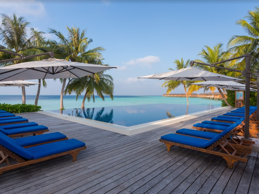 Vilamendhoo Island Resort & Spa 17