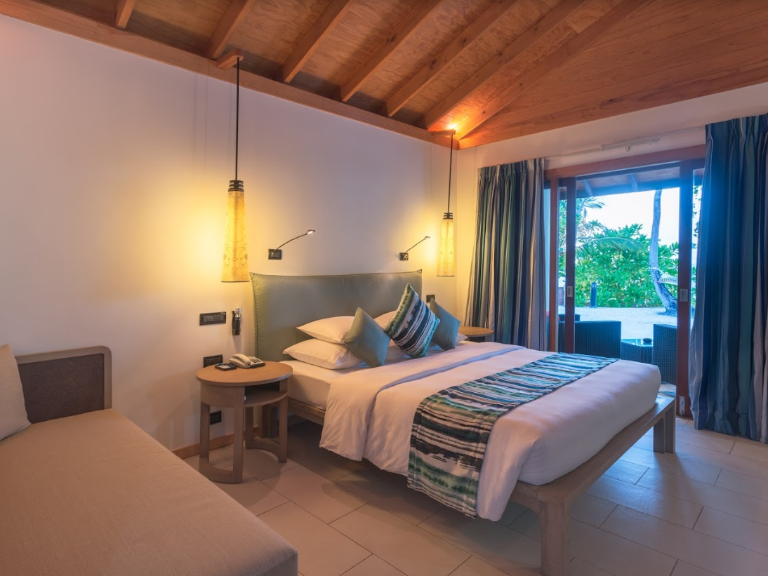 Vilamendhoo Island Resort & Spa 18