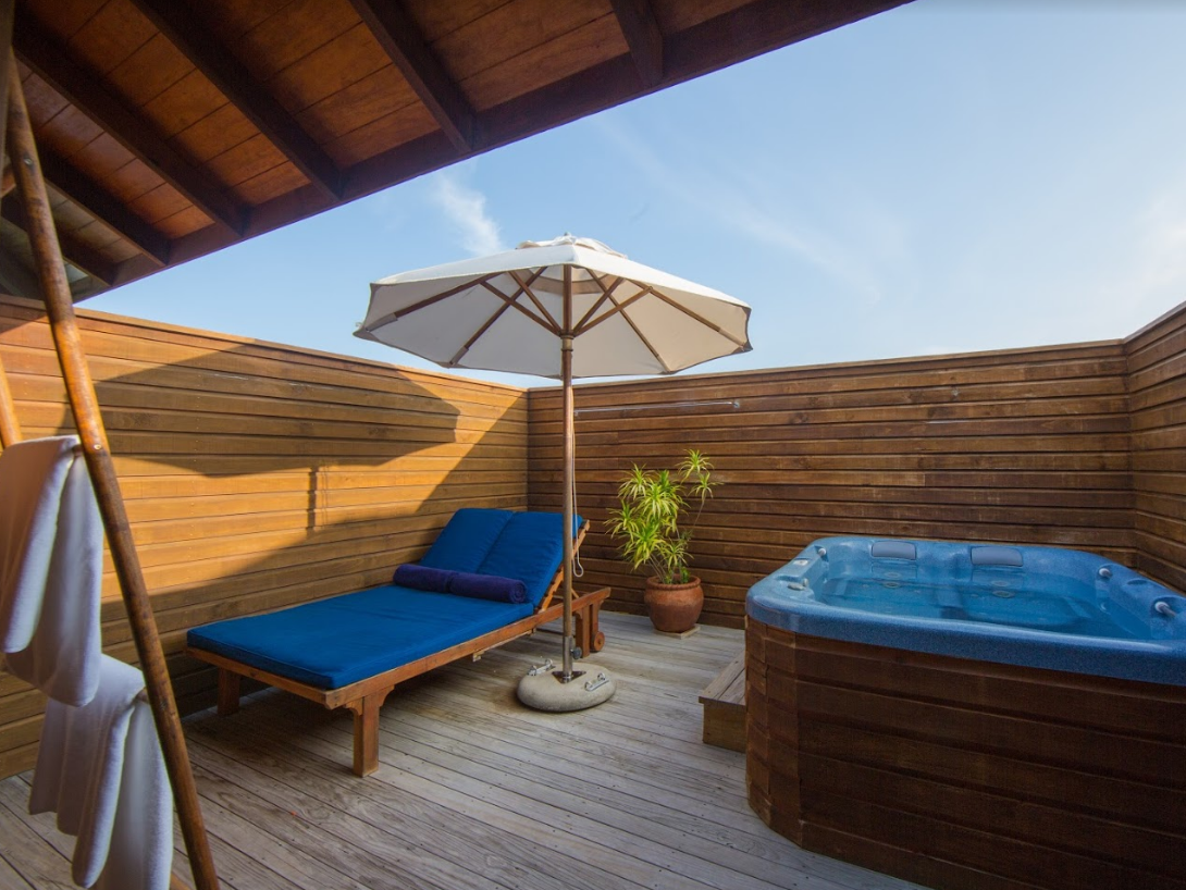 Vilamendhoo Island Resort & Spa 5