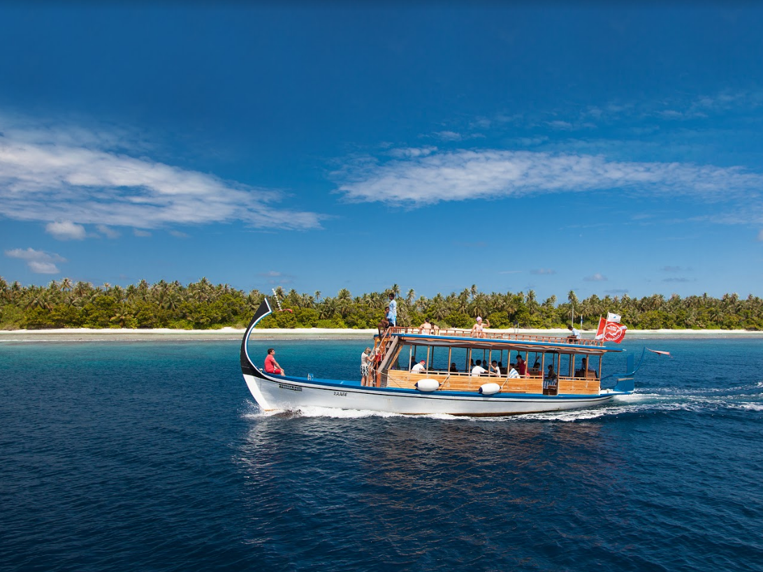 Vilamendhoo Island Resort & Spa 2