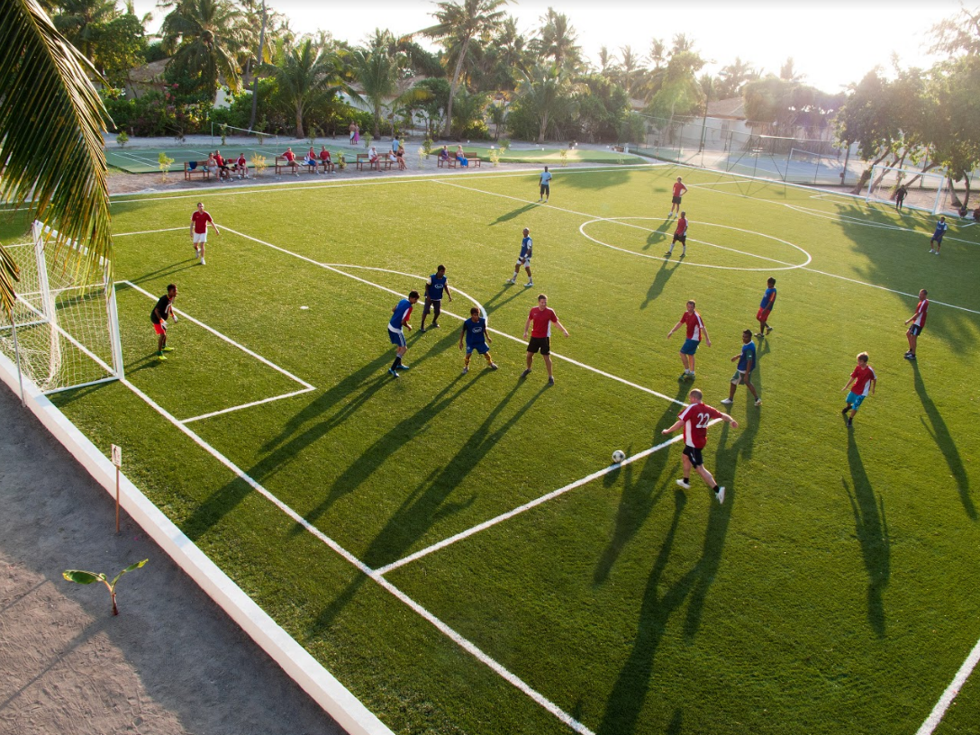 Vilamendhoo Island Resort & Spa 5