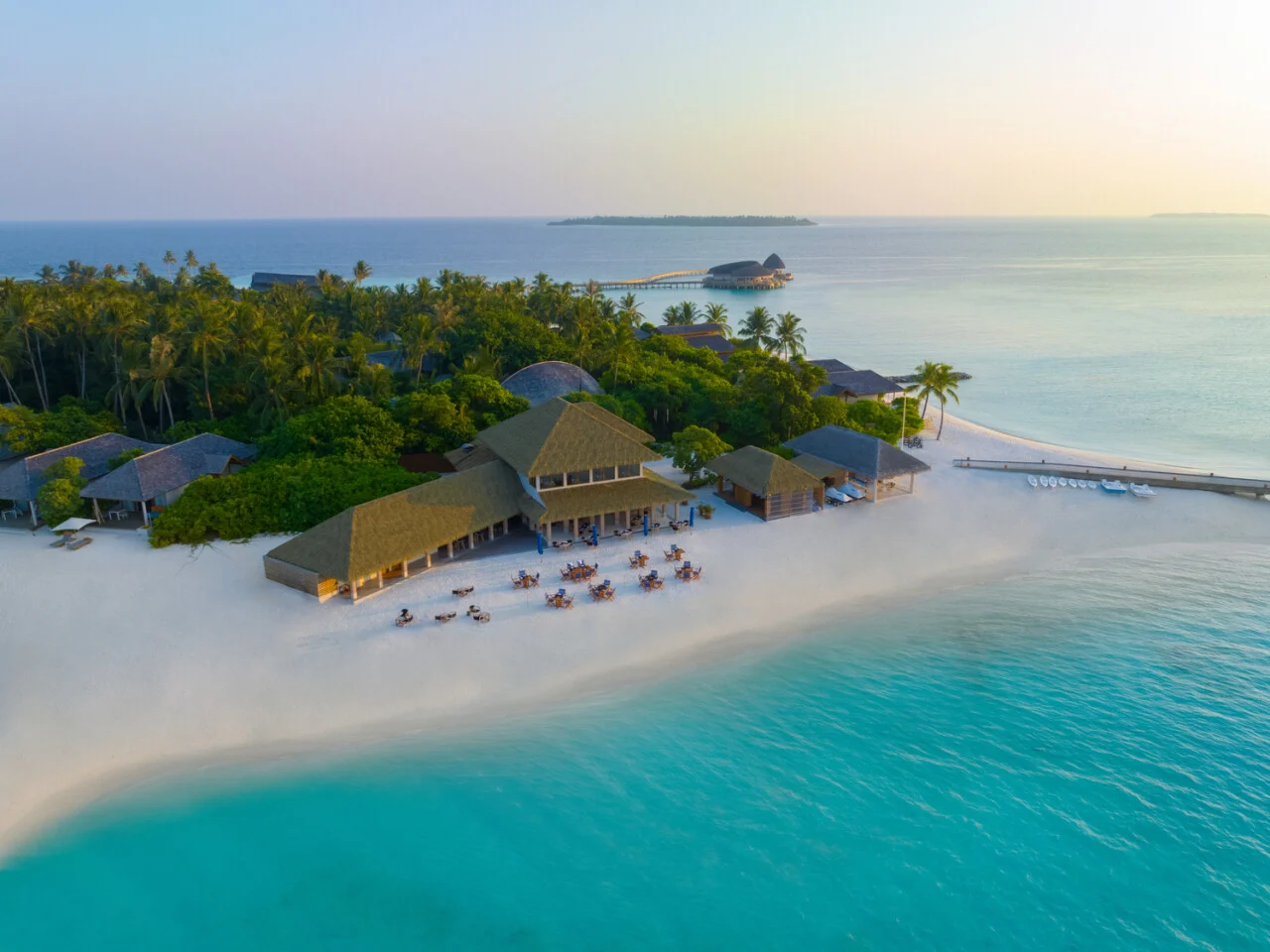 Emerald Faarufushi Resort & Spa 4