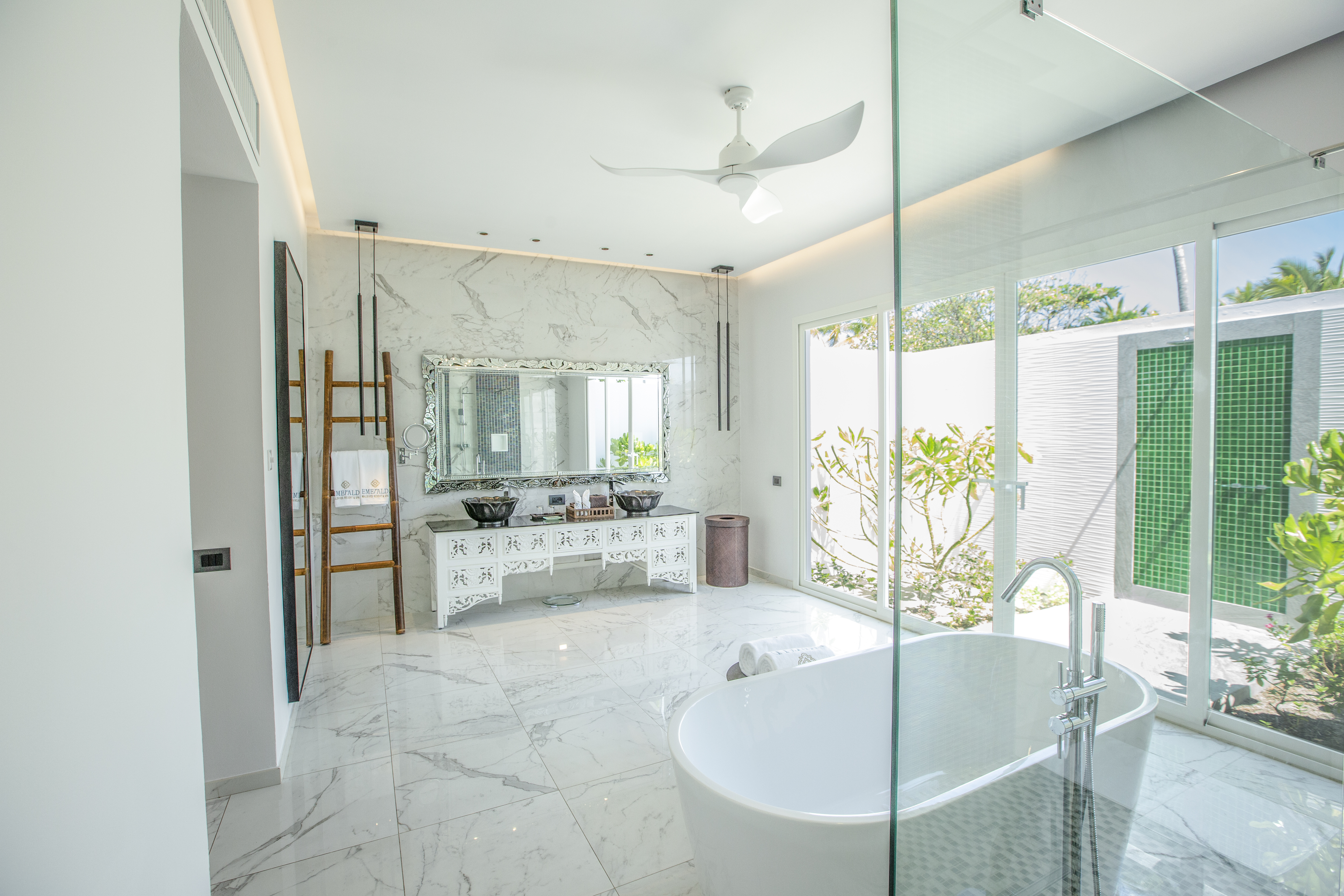 Emerald Maldives Resort & Spa 11