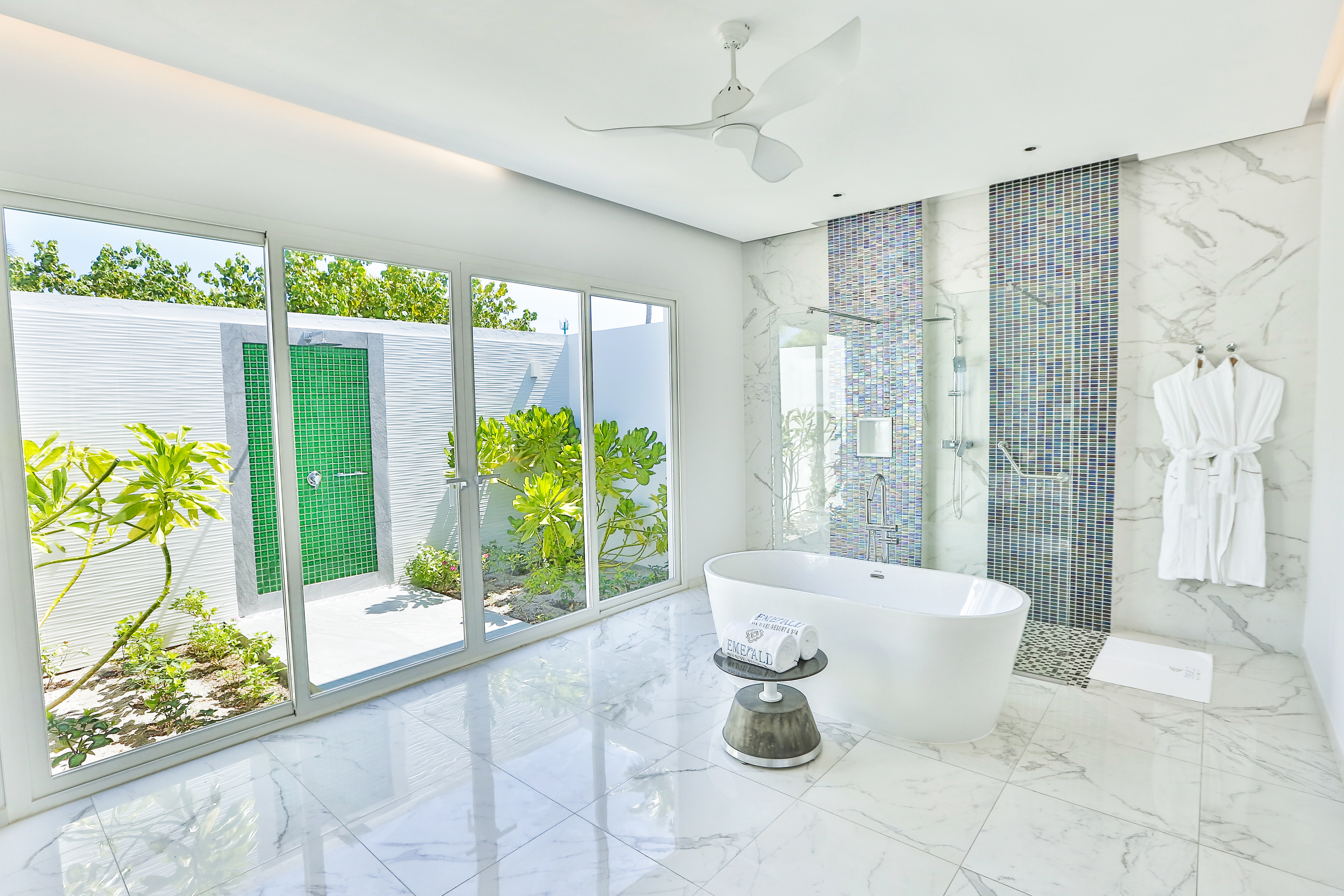 Emerald Maldives Resort & Spa 9