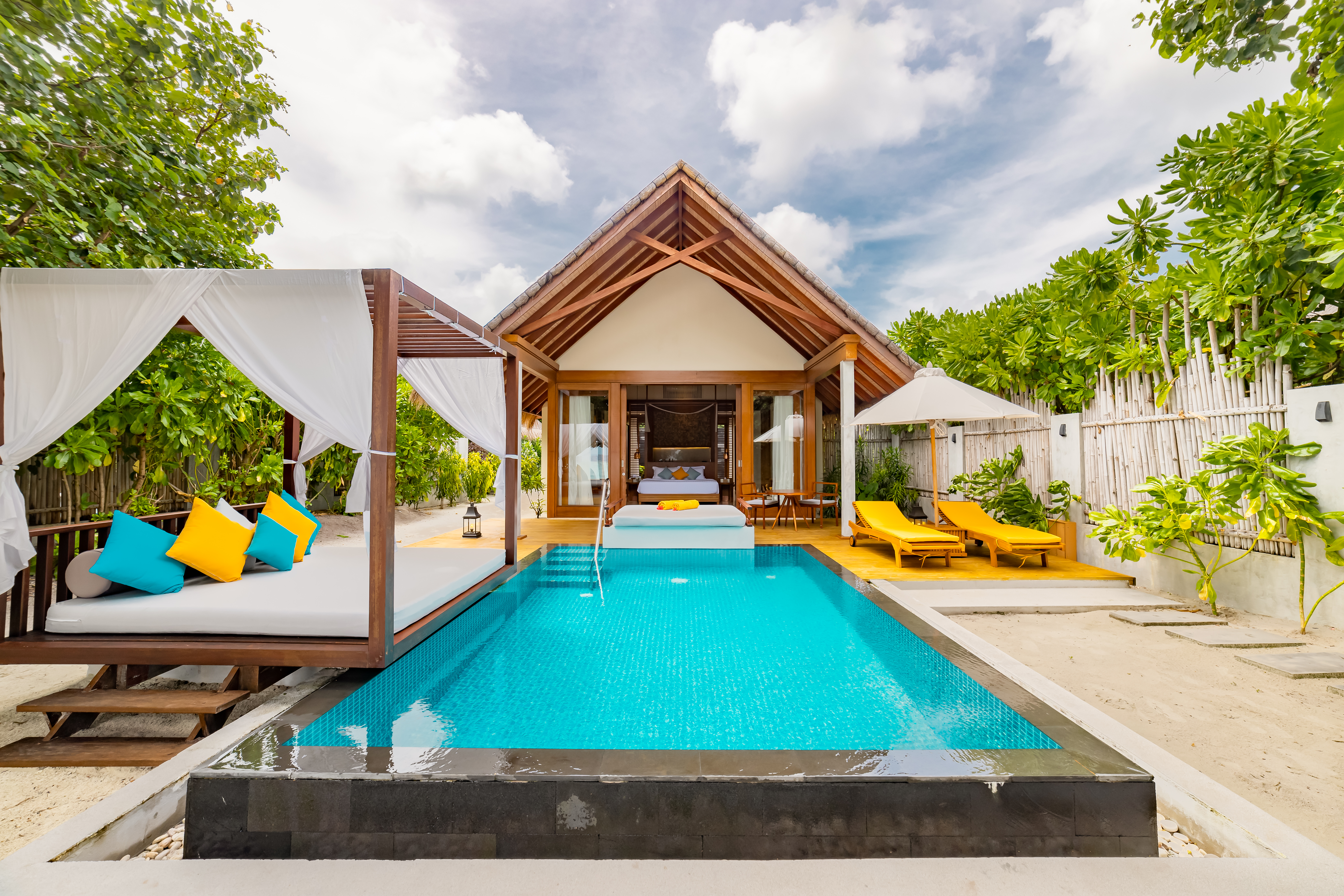 Furaveri Maldives 100