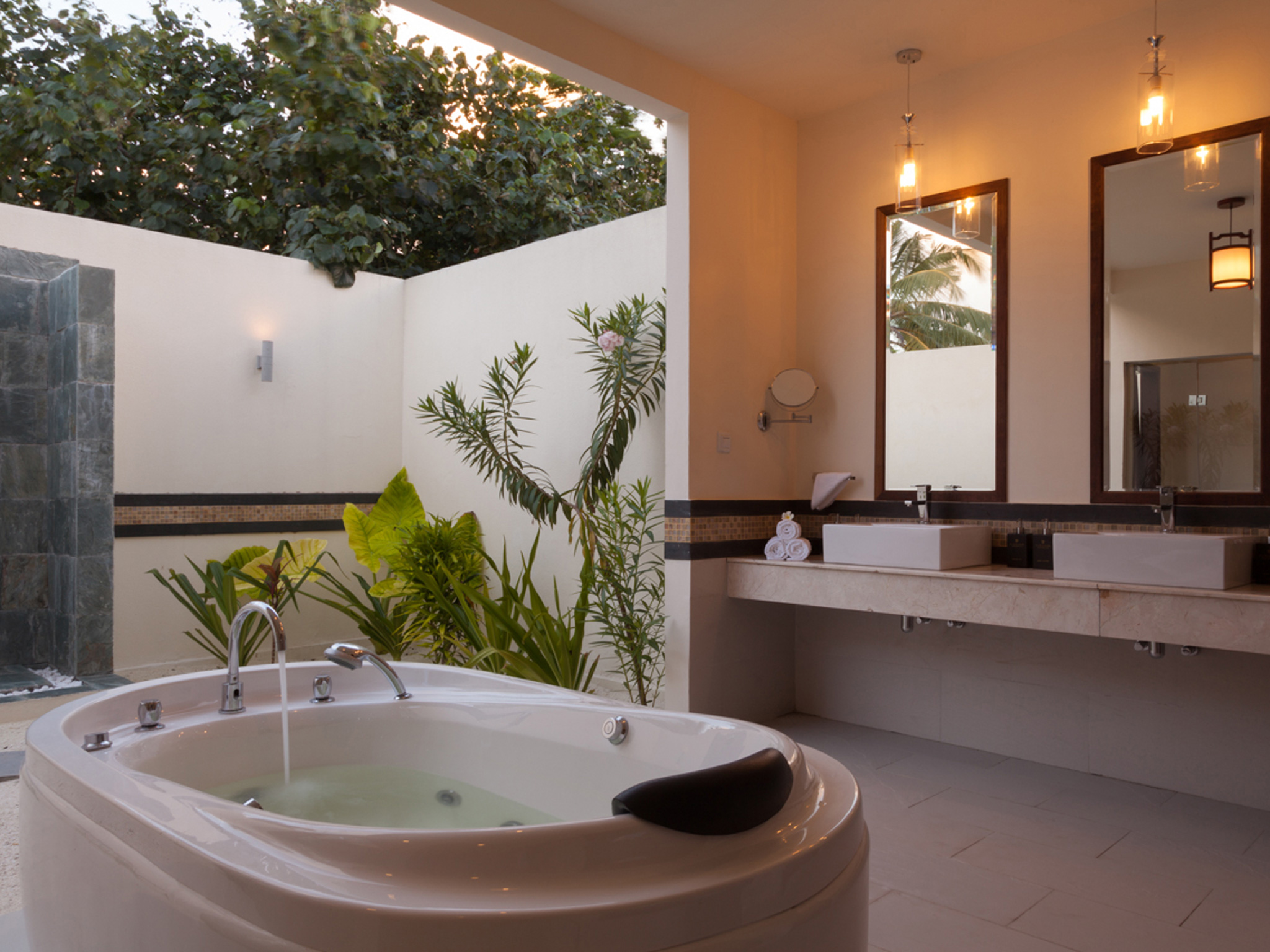 Furaveri Maldives 27