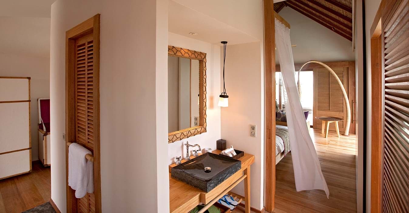Constance Moofushi 29