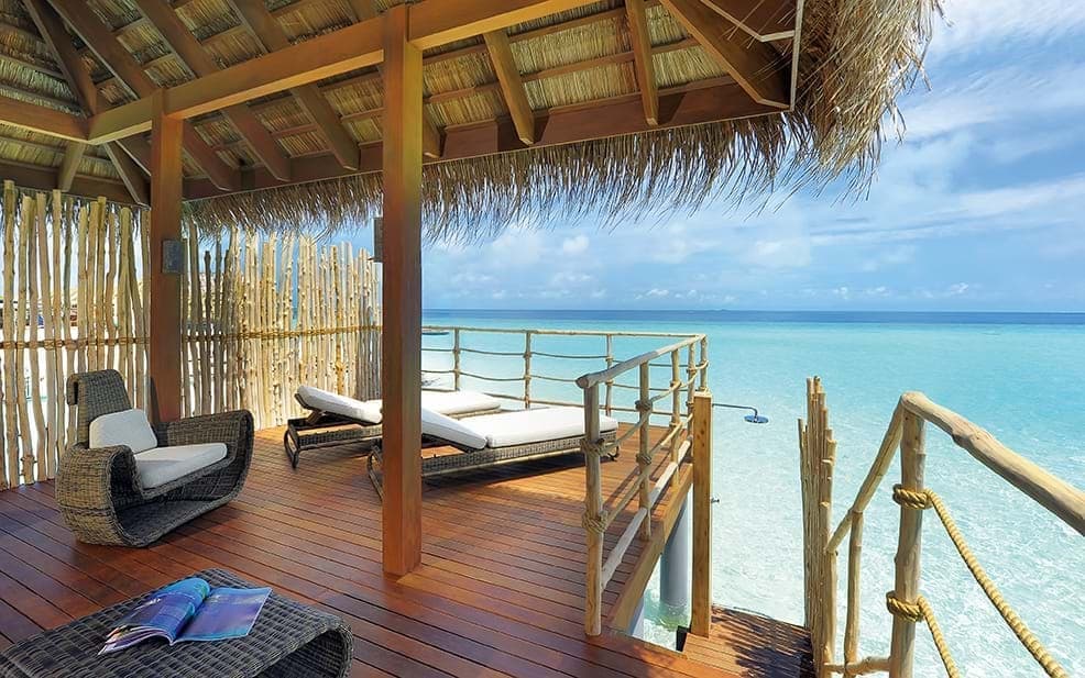 Constance Moofushi 25