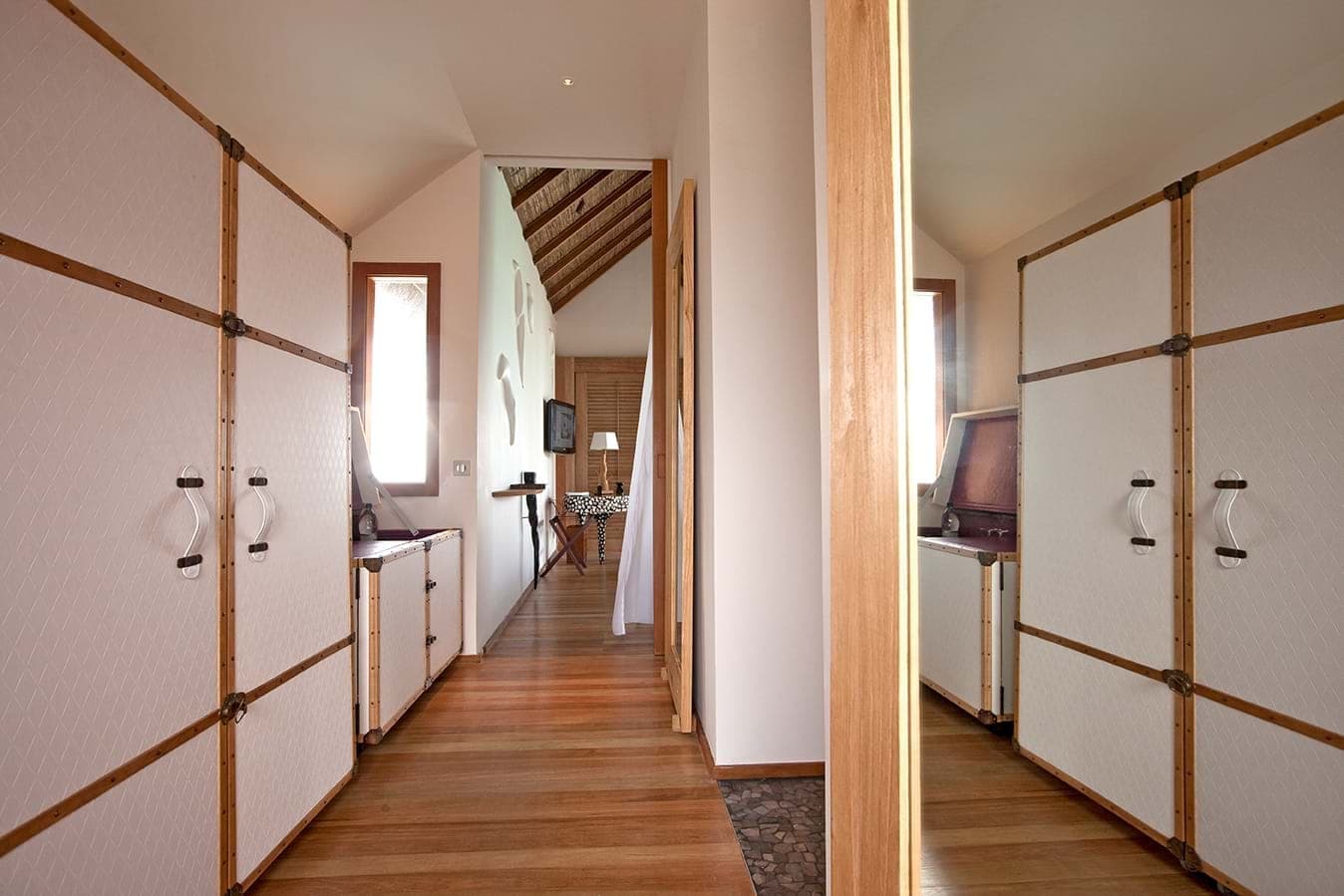 Constance Moofushi 24