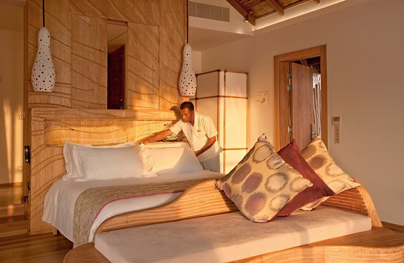 Constance Moofushi 11