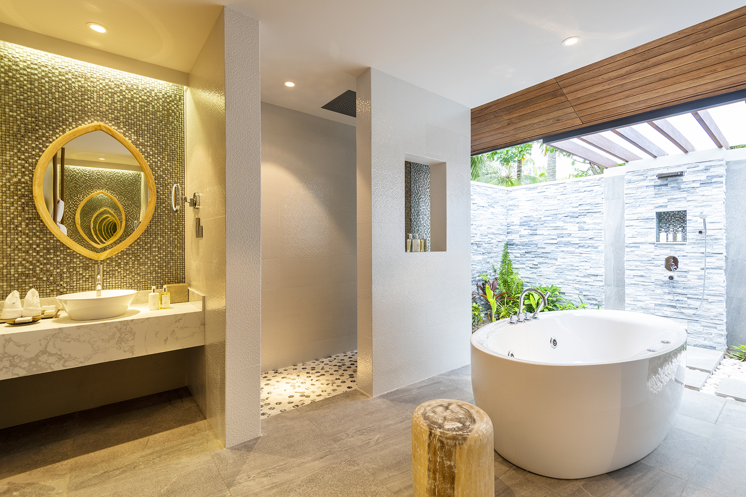 Lily Beach Resort & Spa 11