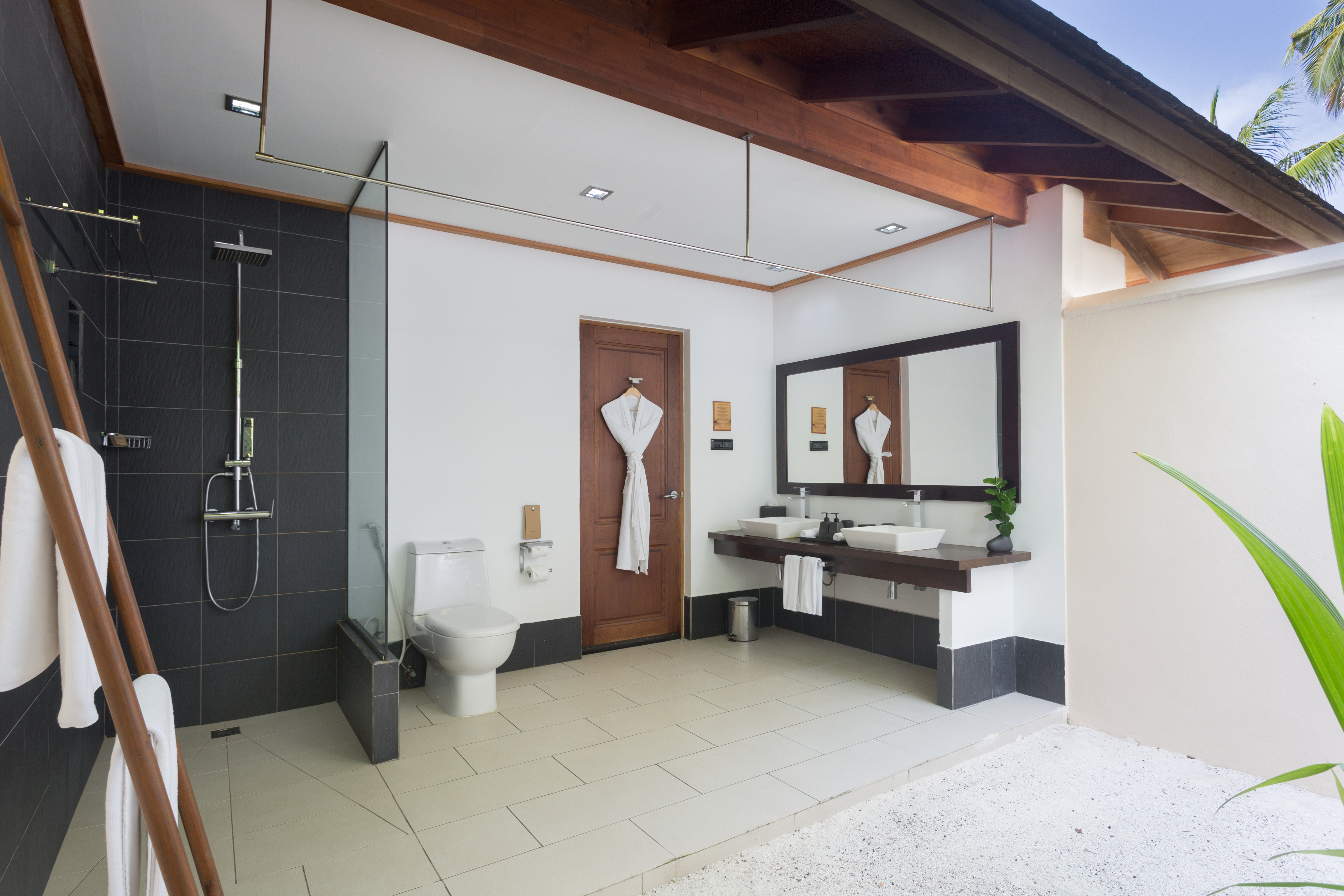 Vilamendhoo Island Resort & Spa 15
